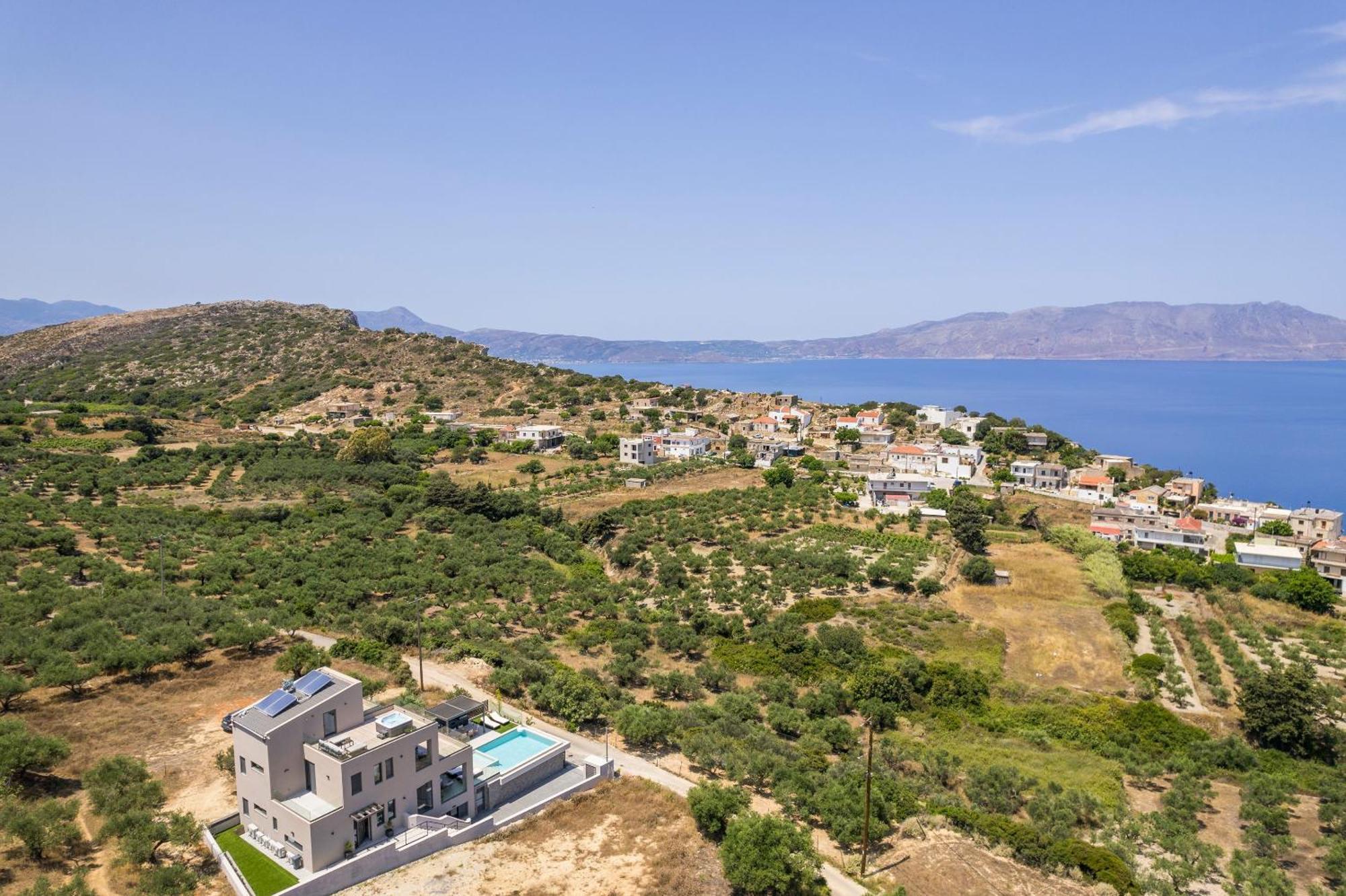 Ekphrasis With Sea View And Jacuzzi Ravdhoúkha